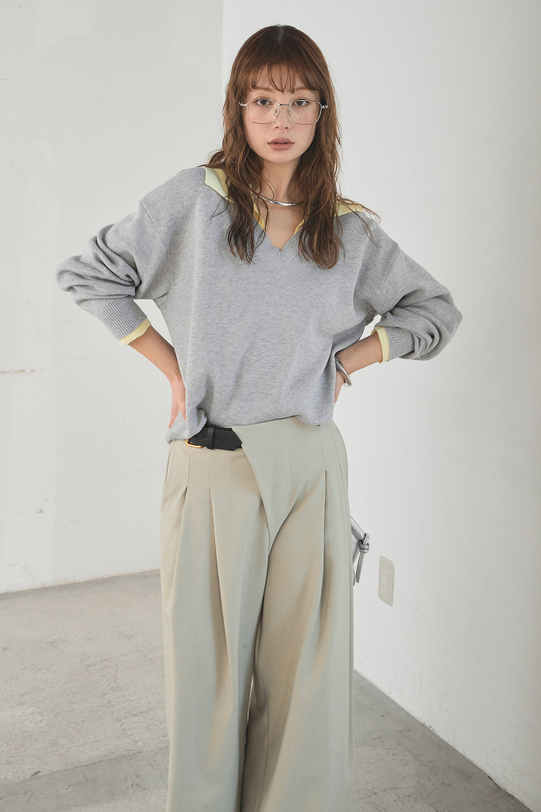 [SET]バイカラーニットレイヤード風プルオーバー+サイドベルトタック入りスラックス(2set)