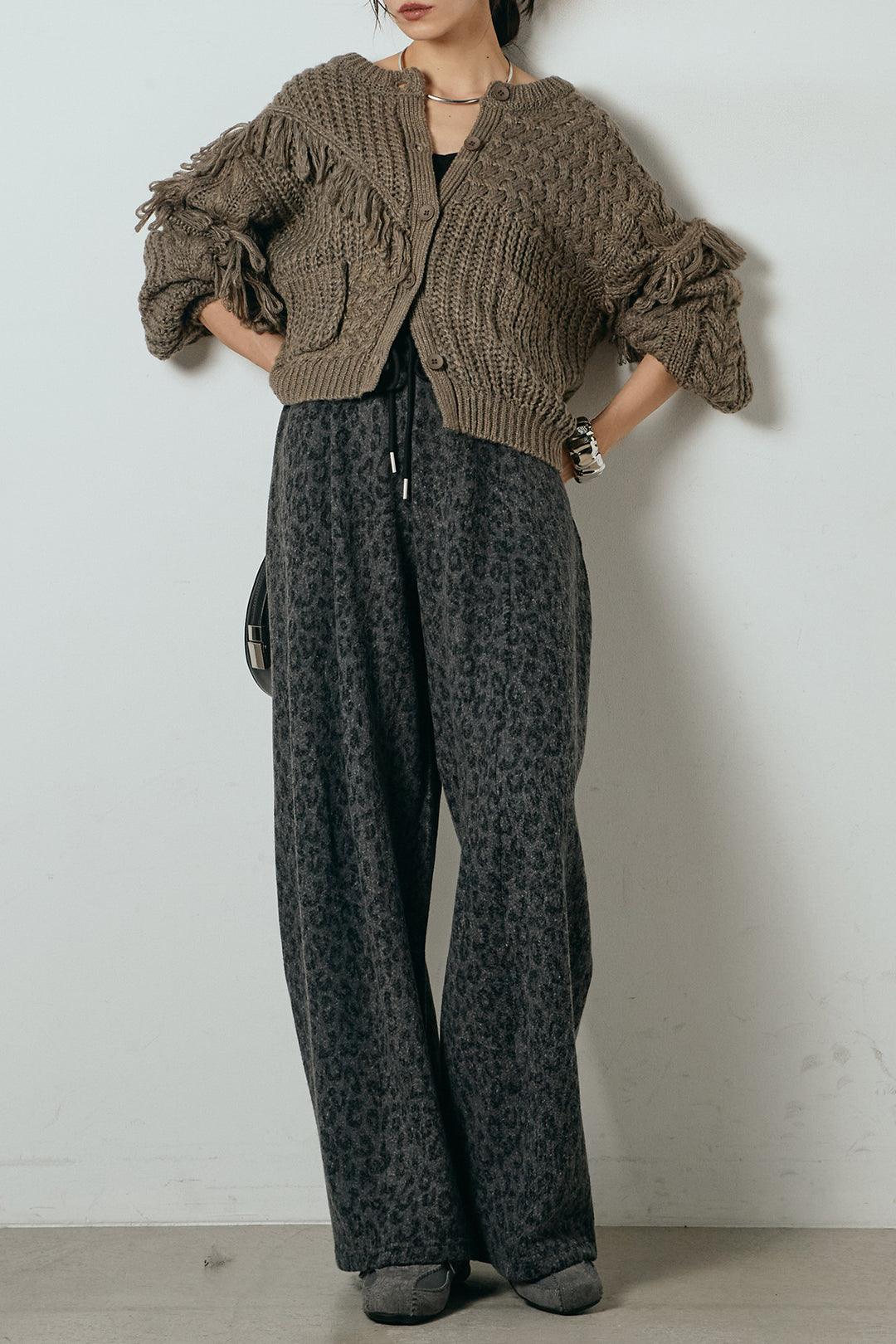 [SET]ランダムフリンジニットカーディガン+リラックスレオパード柄ワイドパンツ(2set)