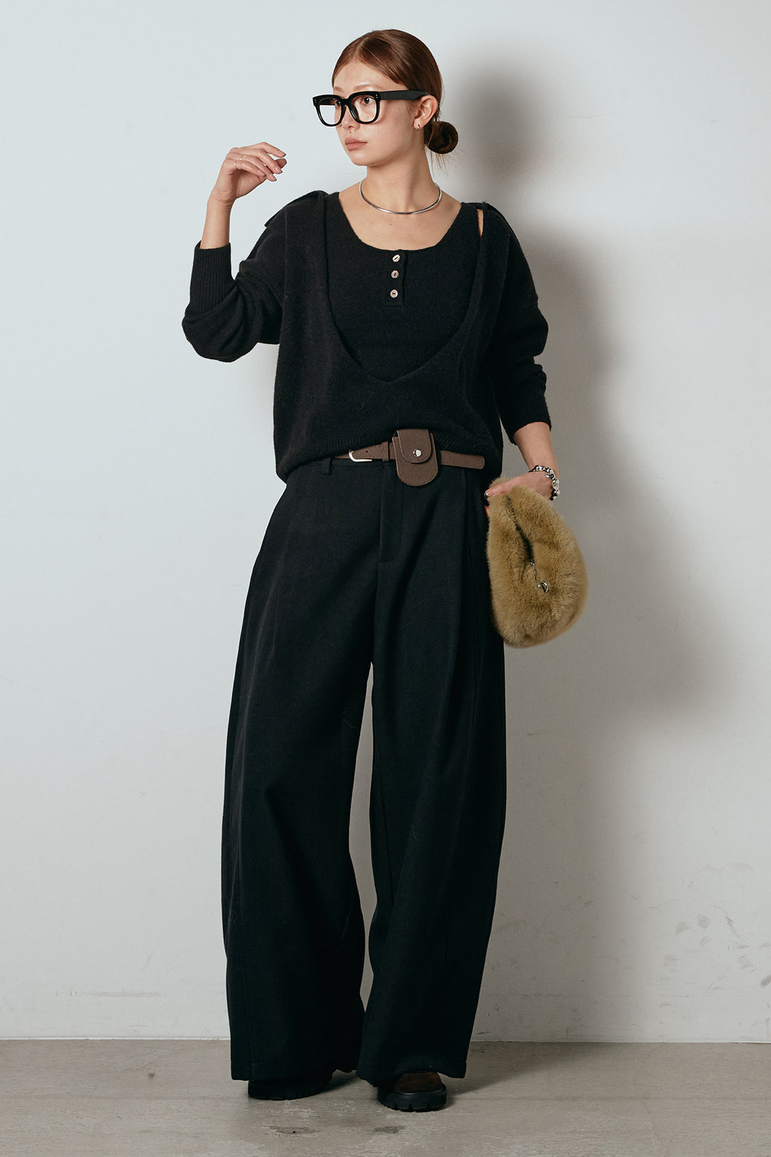 [SET]襟付きレイヤードニットトップス+ポーチベルト付きカーブパンツ(2set)