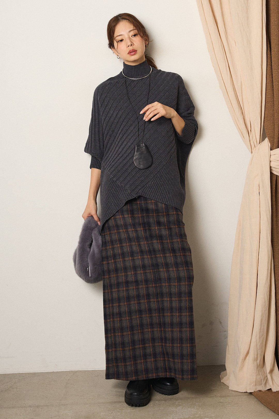 [SET]アシメデザインリブポンチョニットトップス+シャギーチェックストレートスカート(2set)