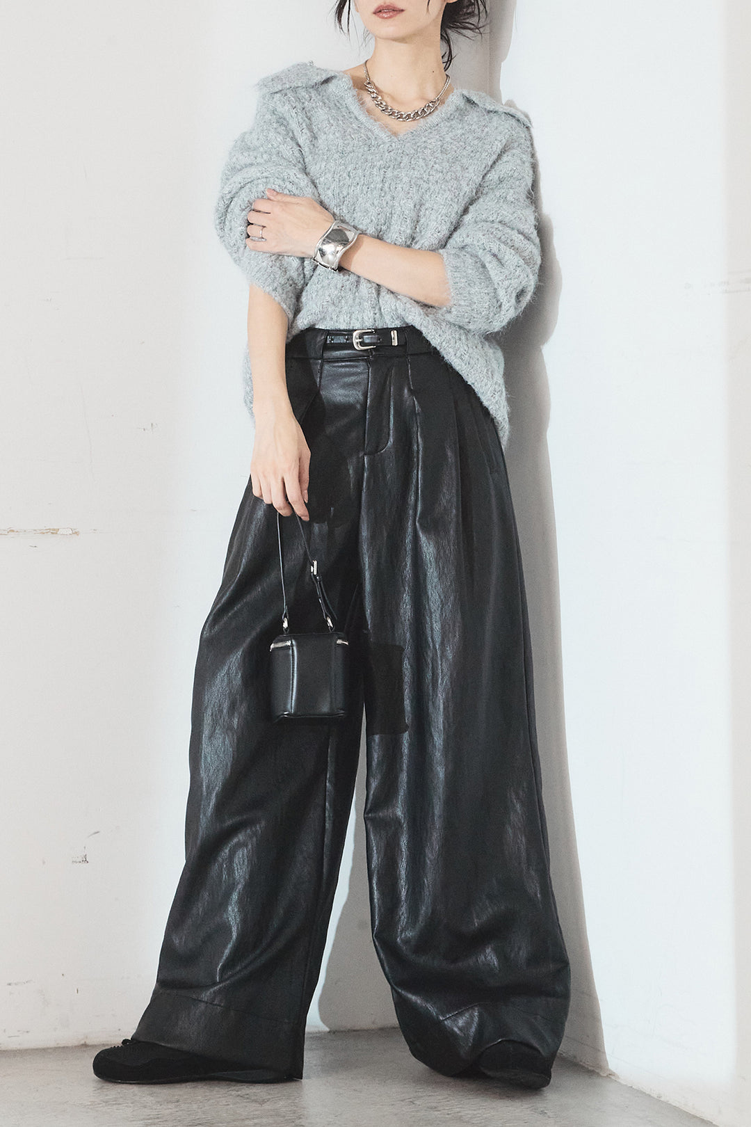 [SET]襟付きVネックニットトップス+ベルト付きレザーライクタックパンツ(2set)