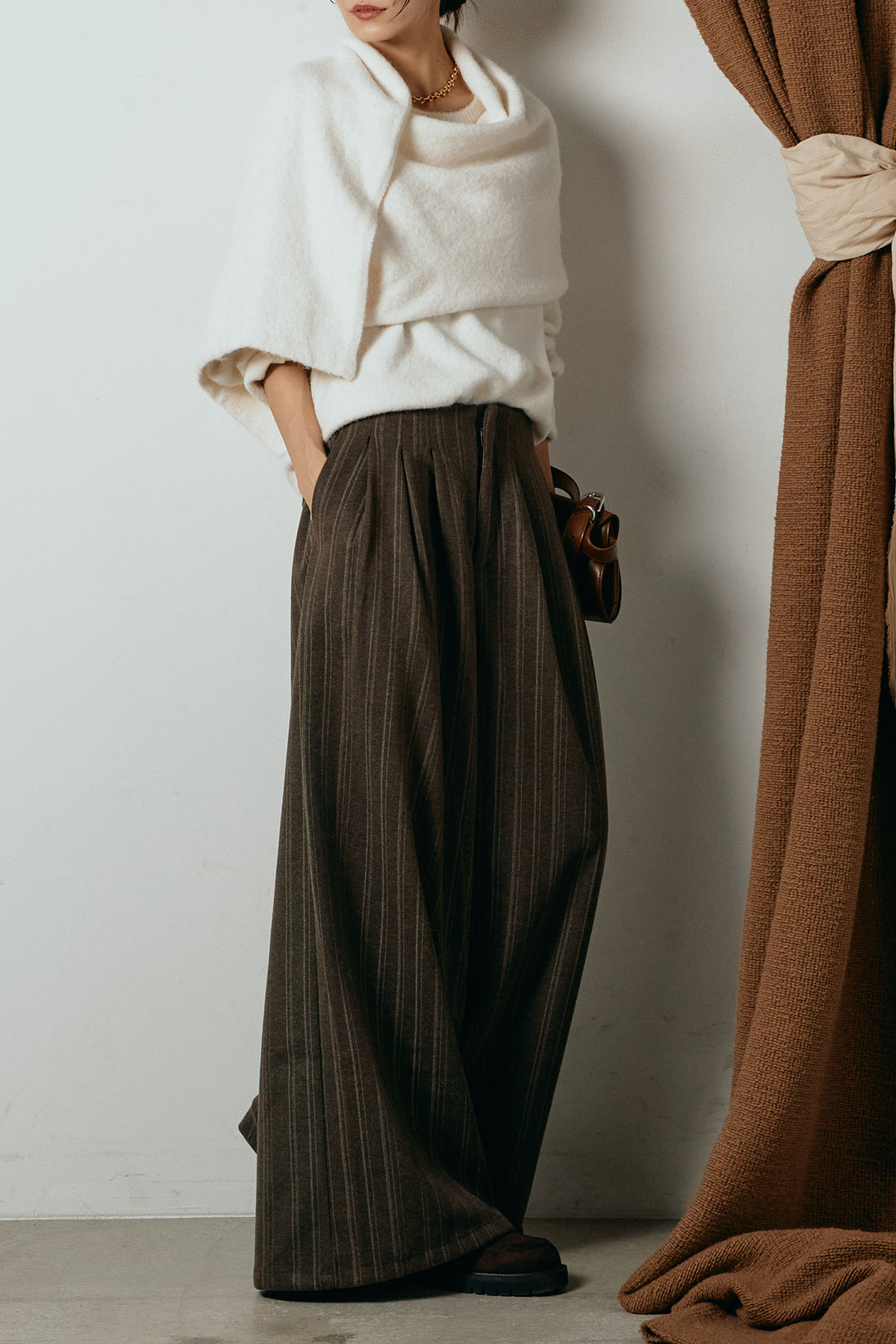 [SET]ネック巻きデザインニットトップス+タック入りマルチストライプ柄ワイドパンツ(2set)