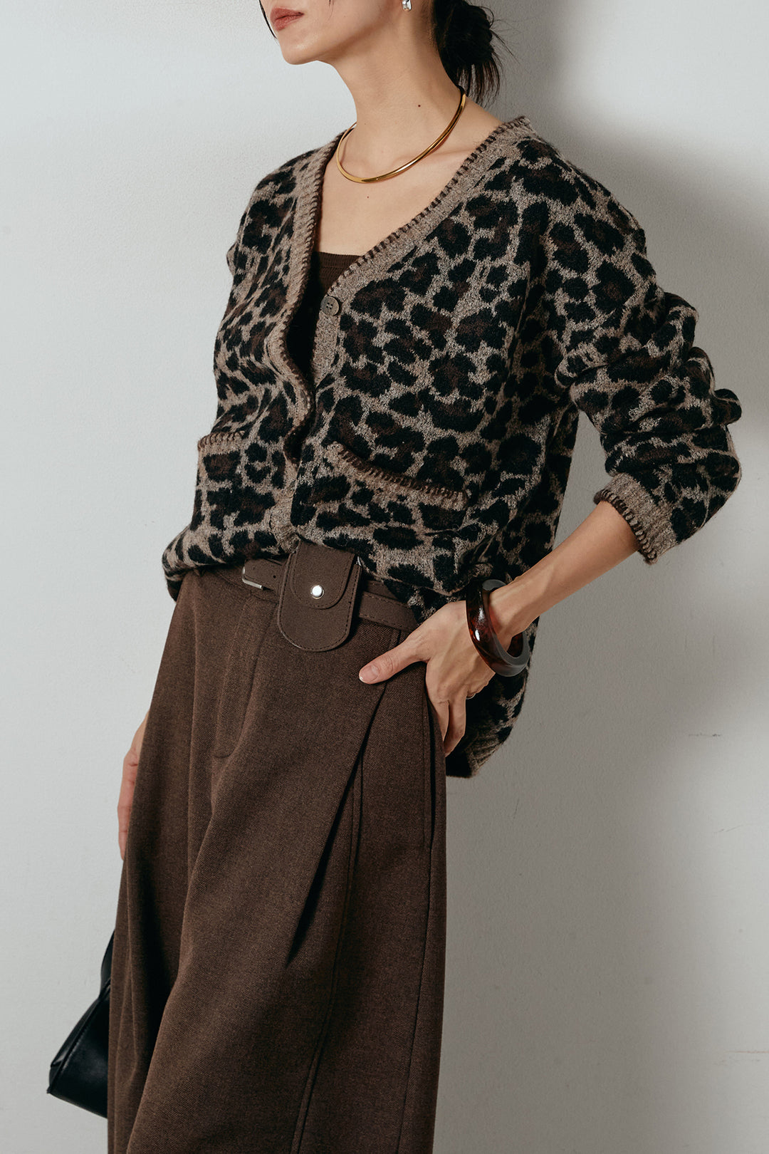 [SET]ステッチデザインレオパードニットカーディガン+ポーチベルト付きカーブパンツ(2set)