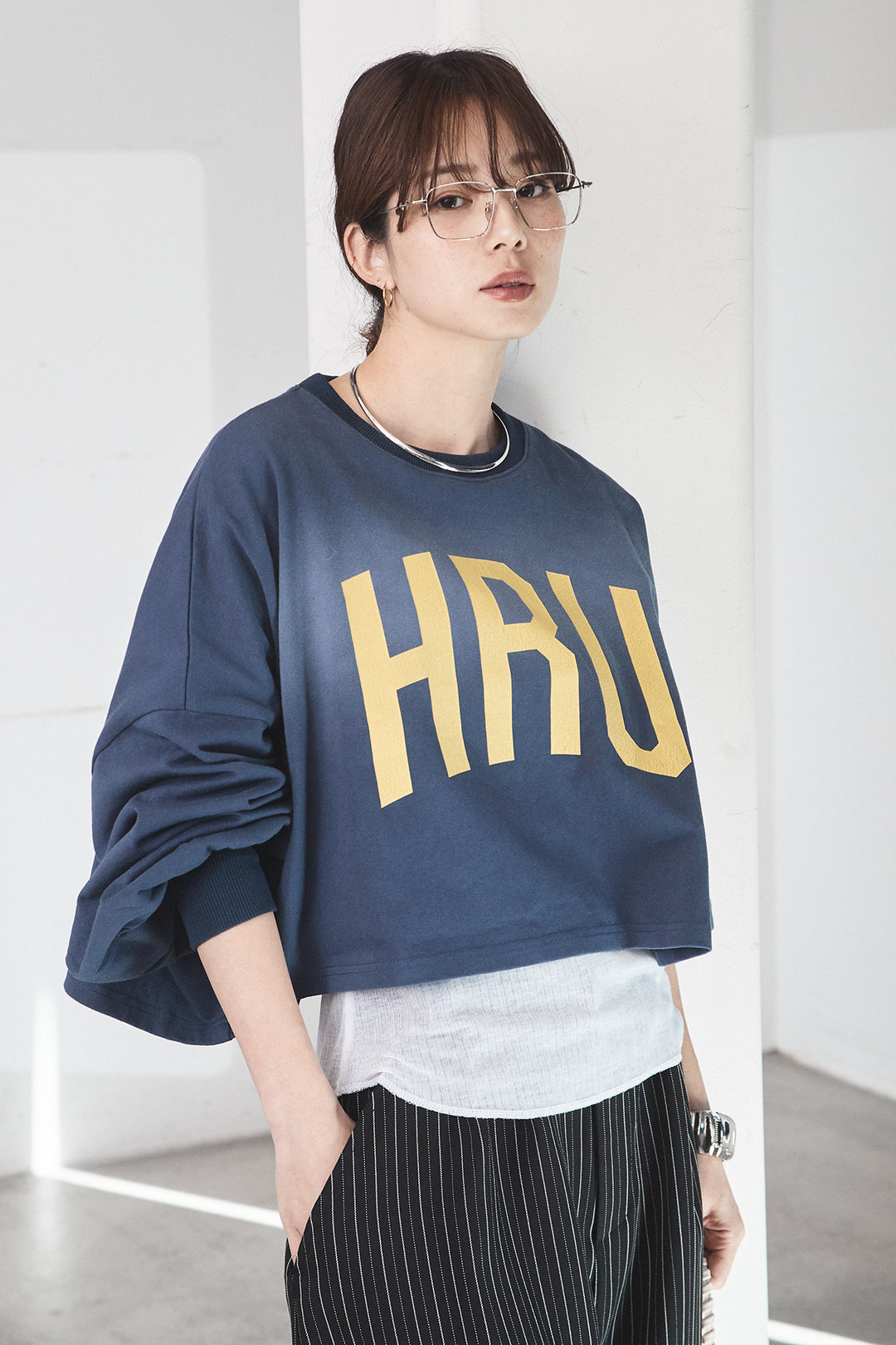 [SET]ビッグロゴHRU袖ボリュームトップス+リブシアークルーネック長袖トップス(2set)