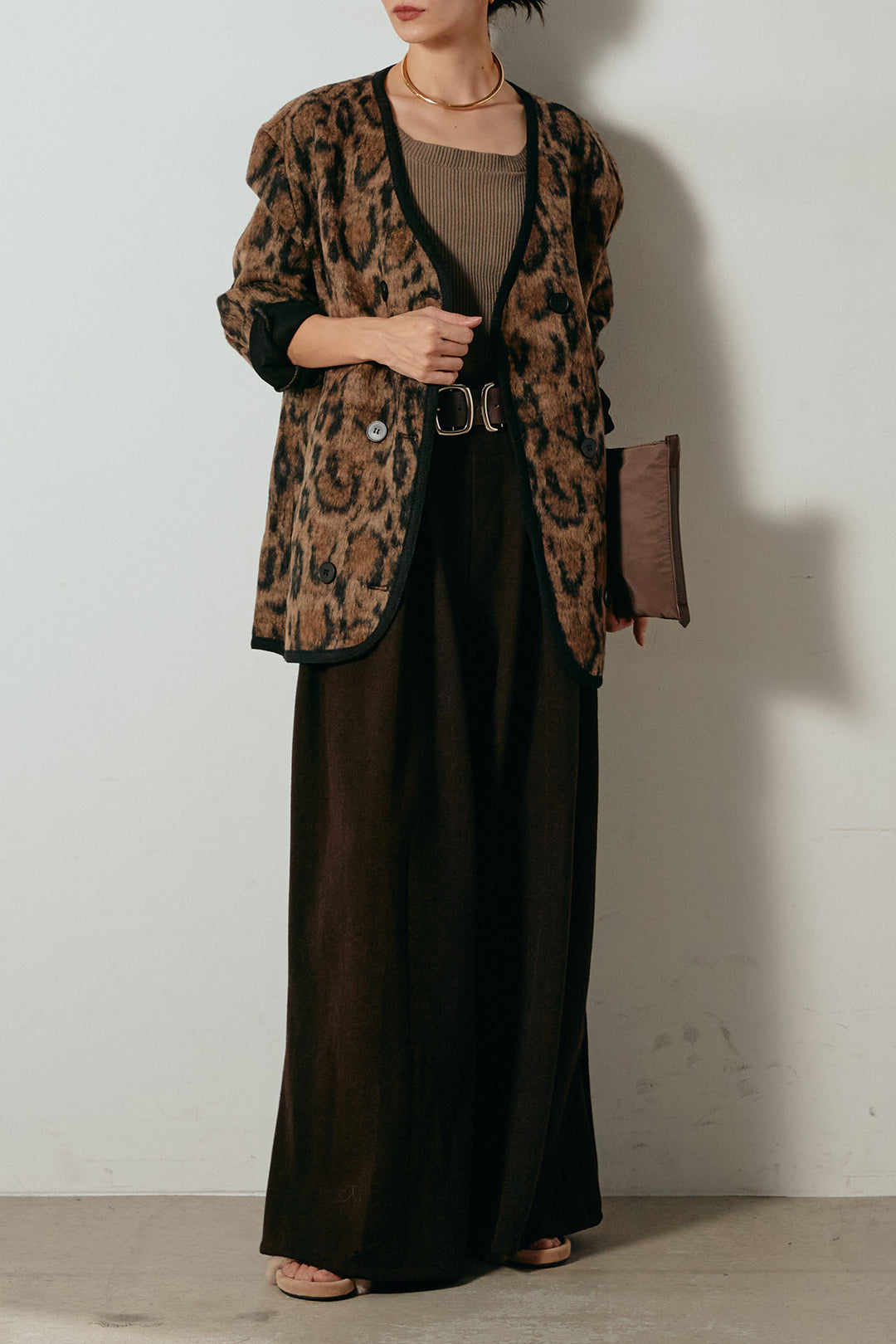 [SET]ノーカラーレオパード柄アウター+フェイクレザー太ベルト付きタックワイドパンツ(2set)