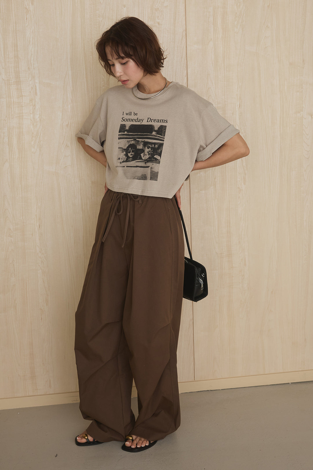 [SET]グラフィックサムデイワイドクロップドT+ニーサイドタックウエストドロストパンツ(2set)