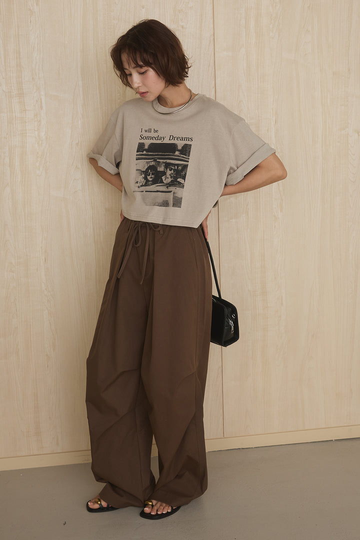 [SET]グラフィックサムデイワイドクロップドT+ニーサイドタックウエストドロストパンツ(2set)
