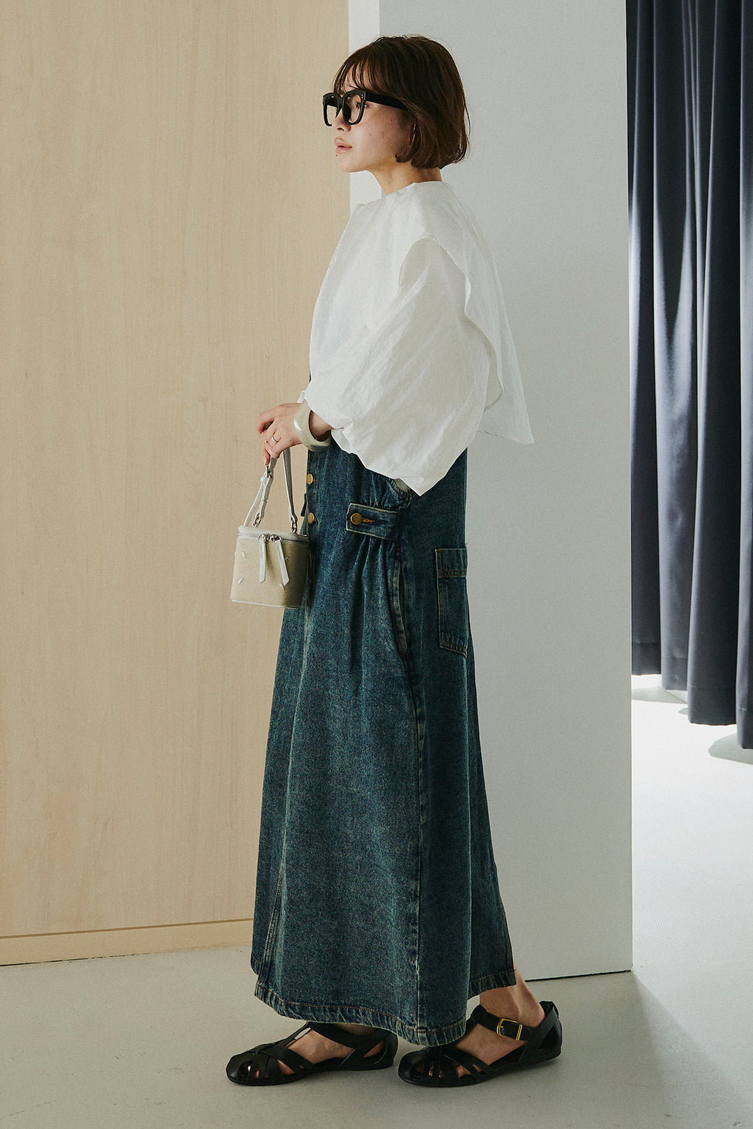 [SET]ケープカラーナイロンブラウス+配色ショルダーデニムサロペットスカート(2set)