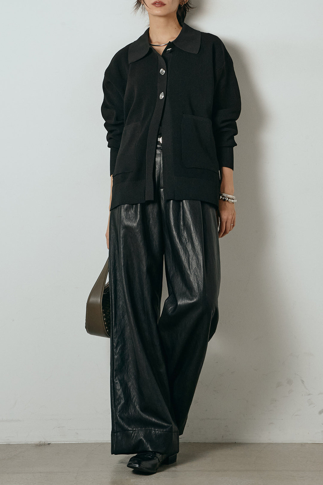 [SET]メタル釦衿付きニットカーディガン+ベルト付きレザーライクタックパンツ(2set)