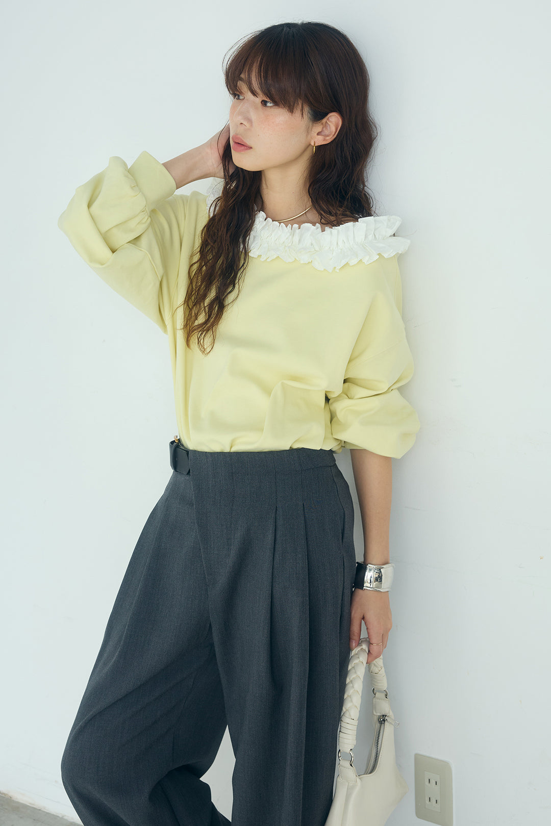 [SET]ネックギャザーフリルスウェット+サイドベルトタック入りスラックス(2set)