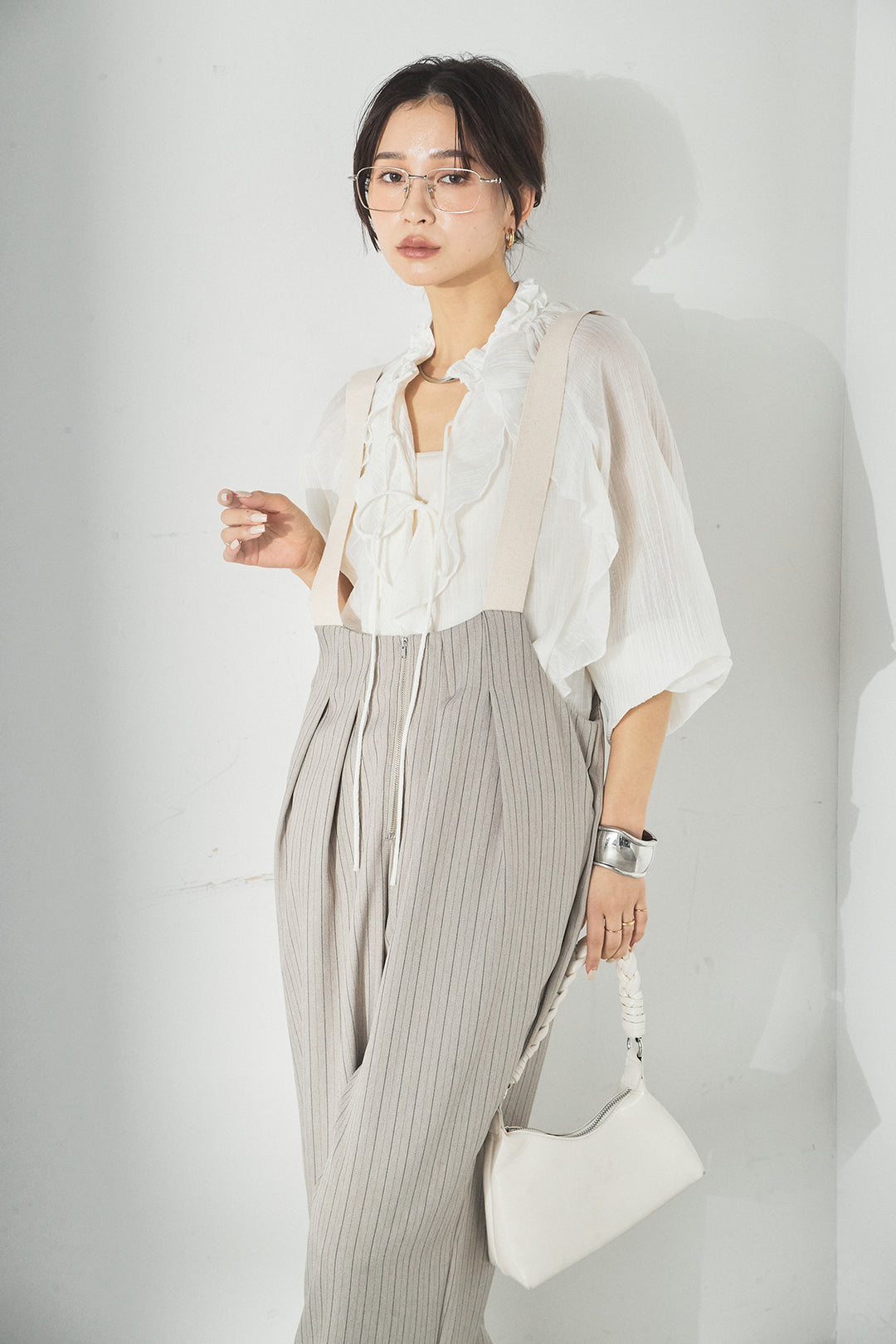 [SET]フロントリボンフリルブラウス+ピンストライプツータックサロペット(2set)