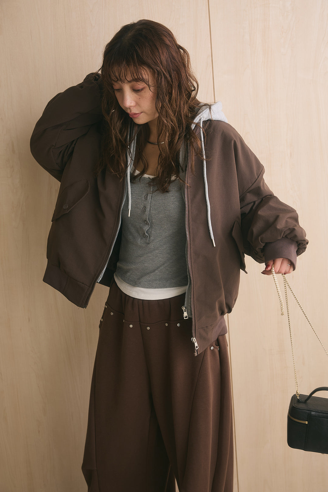 [SET]カレッジロゴフーディーブルゾン+スタッズ付きニーサイドタックスウェットパンツ(2set)