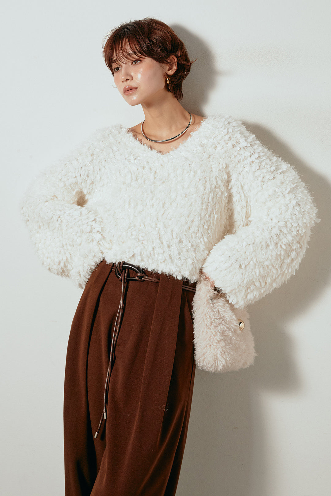 [SET]深Vネックチョウチョヤーンニットトップス+細フェイクレザーベルト付きワイドタックパンツ(2set)