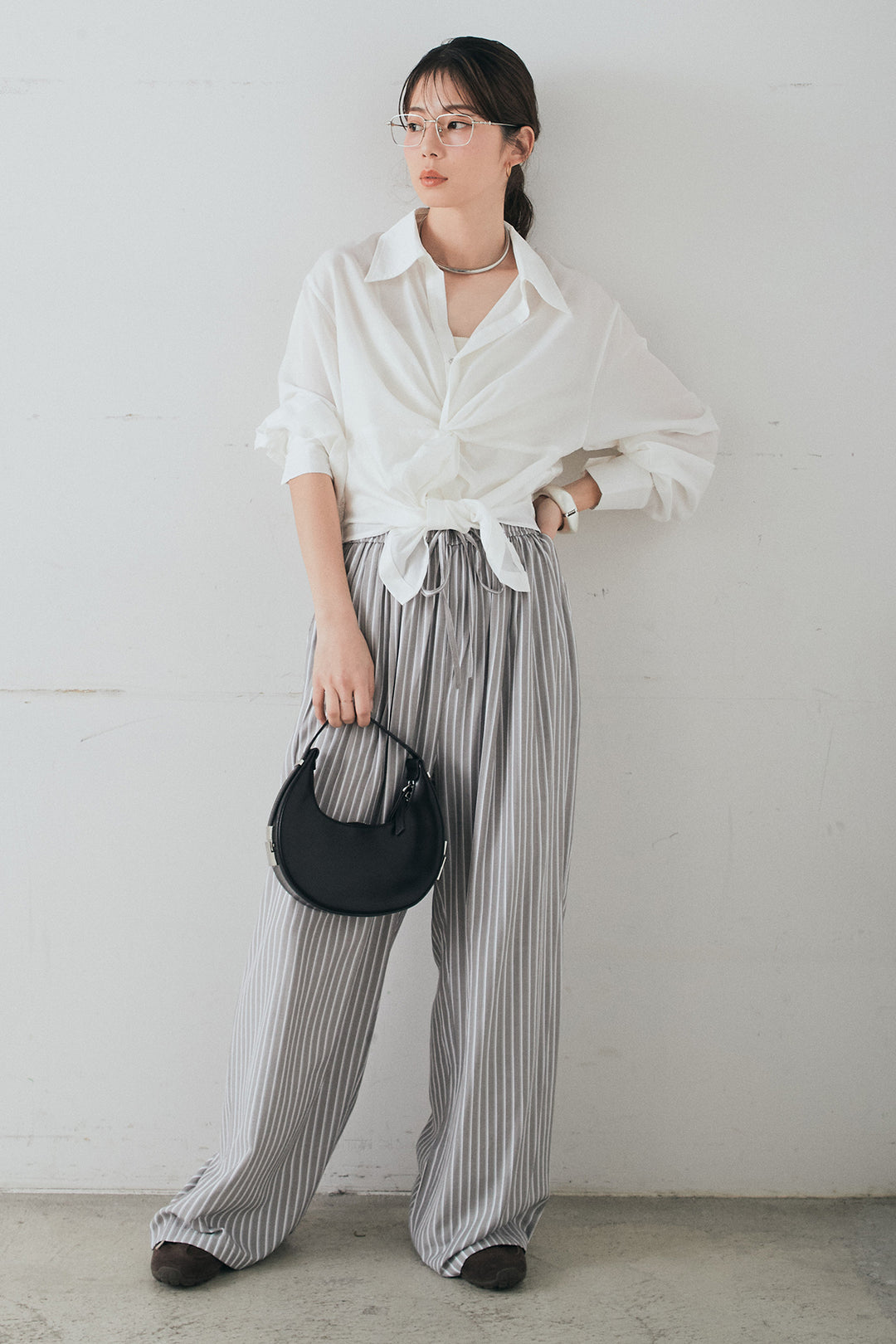 [SET]裾巻きツイストデザインシャツ+レーヨンストライプイージーワイドパンツ(2set)