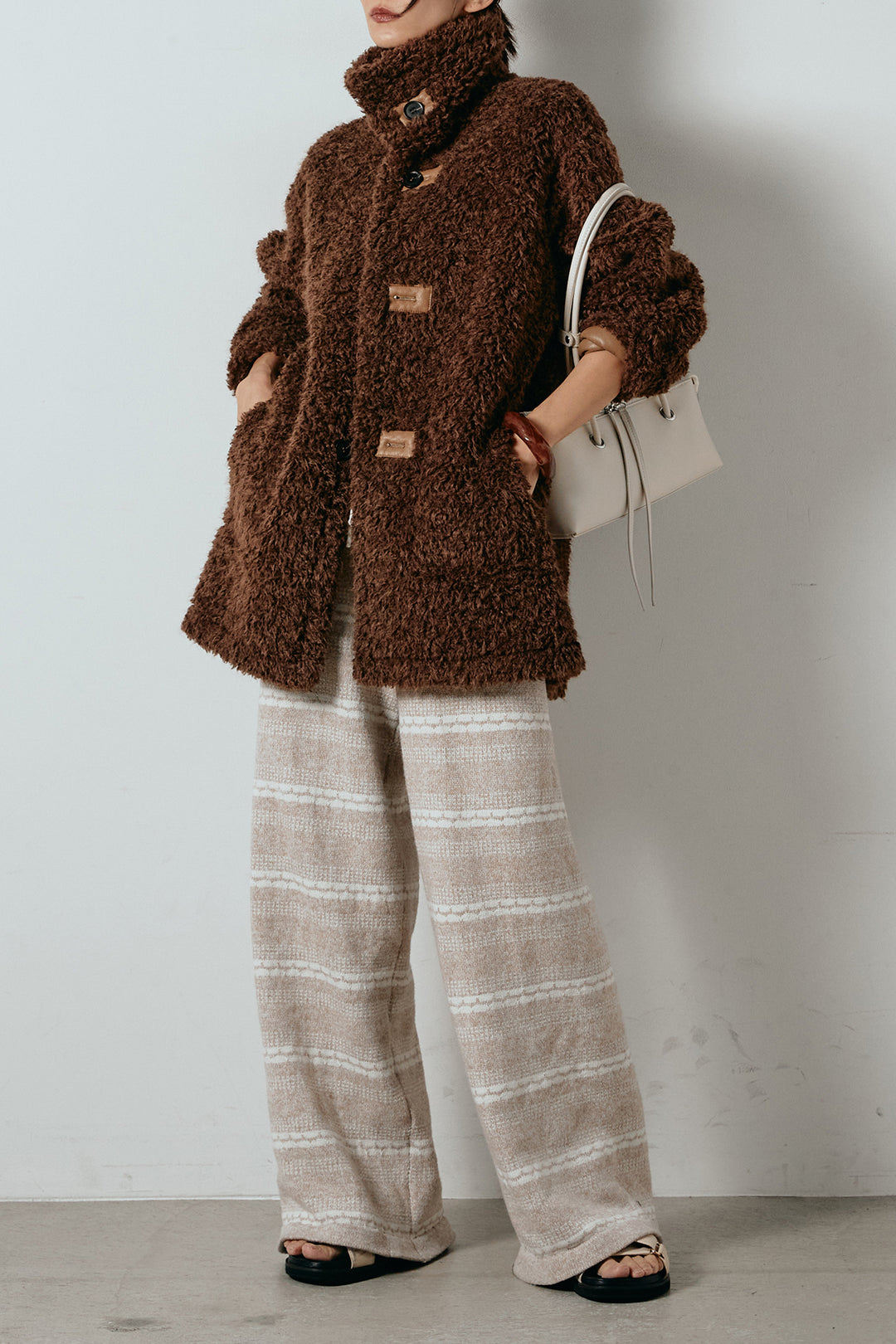 [SET]リバーシブルボアアウター+マルチライン柄リラックスニットパンツ(2set)