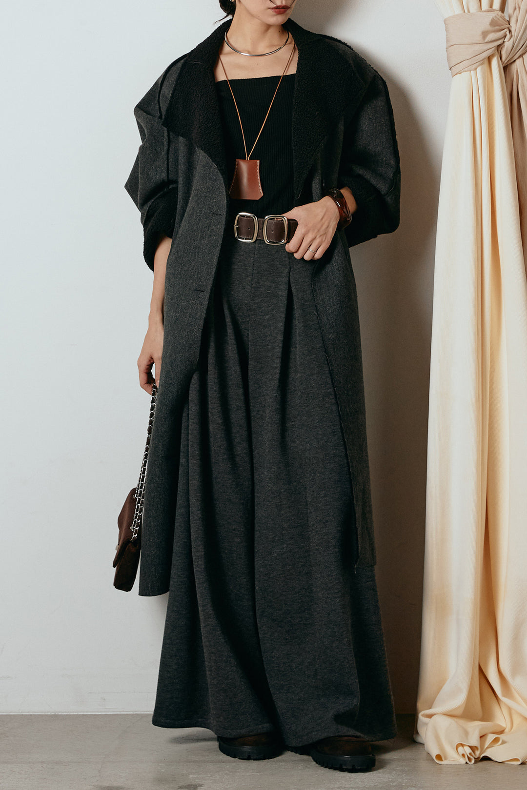 [SET]裏地ボアハイネックロングアウター+フェイクレザー太ベルト付きタックワイドパンツ(2set)