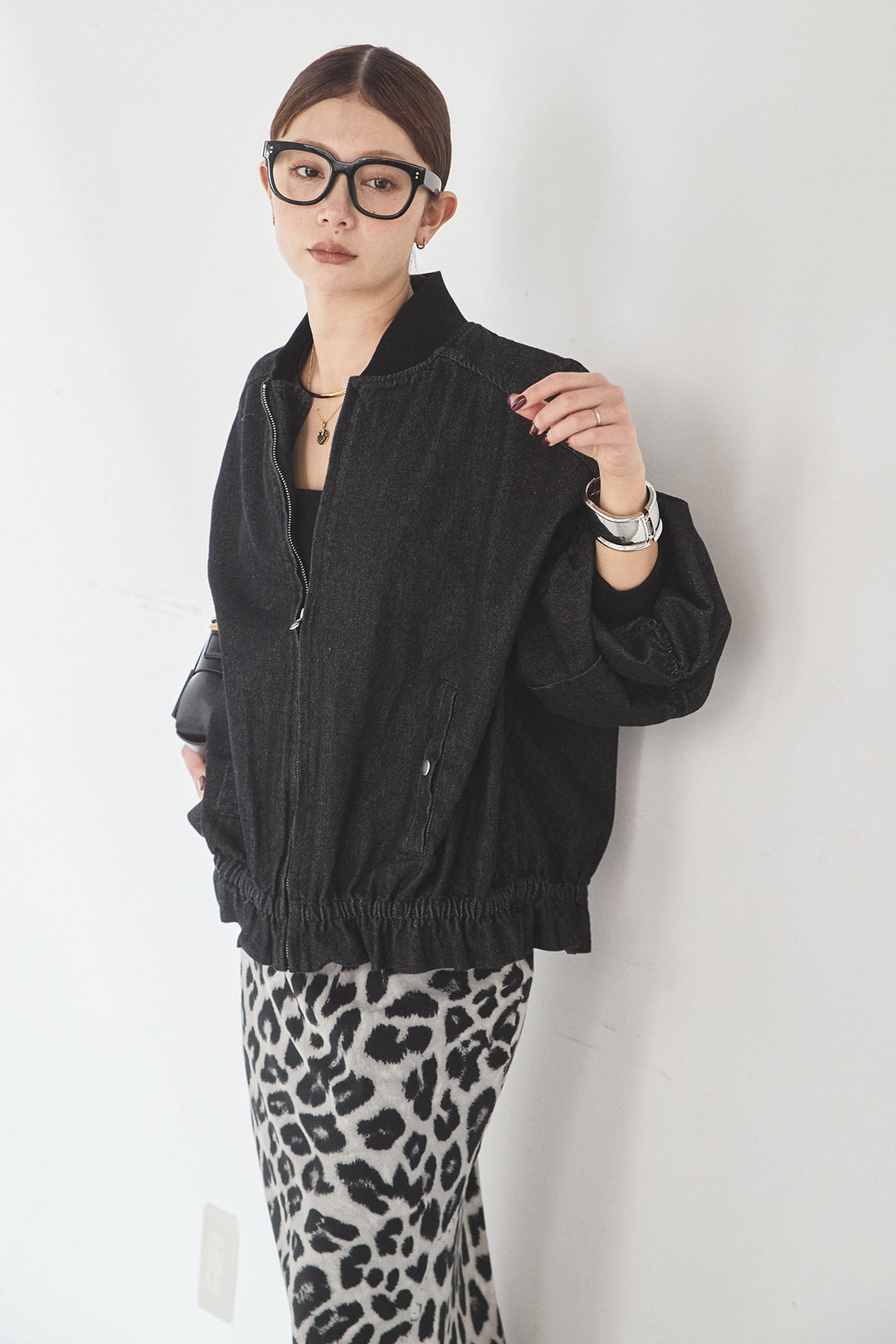[SET]袖シャーリング裾フリルデニムブルゾン+レオパードサテンナロースカート(2set)