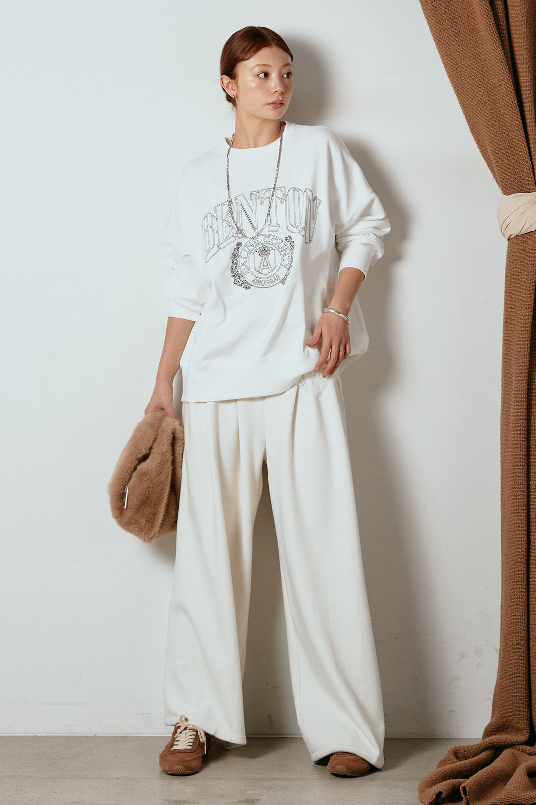 [SET]フロントロゴスウェットプルオーバー+カップ付きレースドッキングキャミソール+フェイクレザー太ベルト付きタックワイドパンツ(3set)