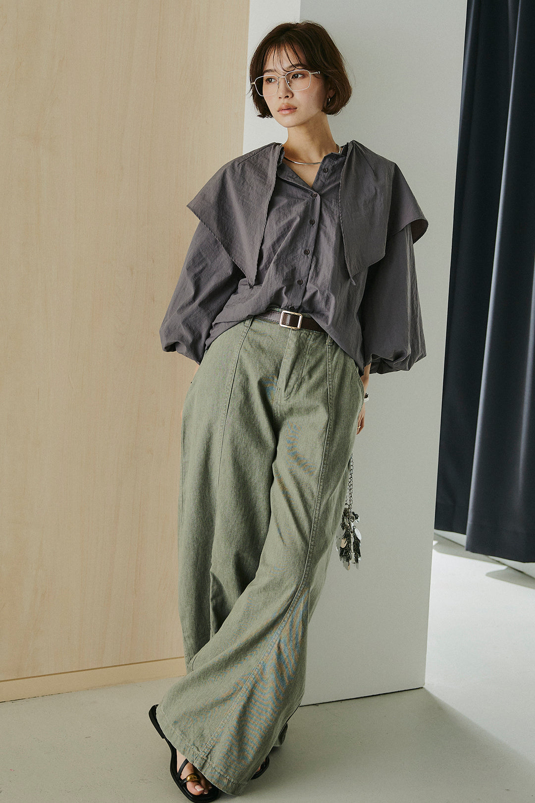 [SET]ケープカラーナイロンブラウス+サイドベルトカーブワイドパンツ(2set)