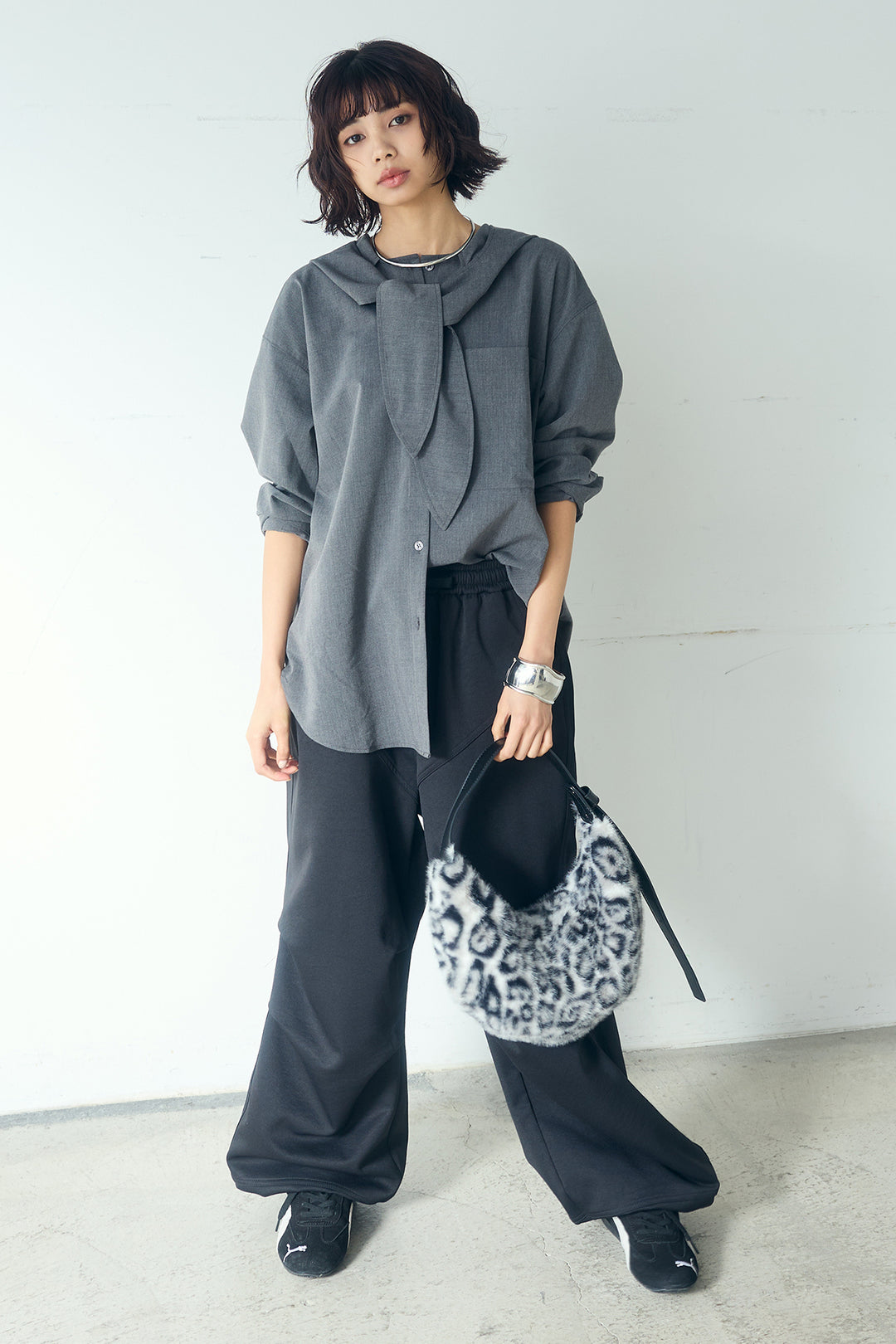 [SET]無地タイ付フーディーBIGシャツ+ランダムタックデザインワイドパンツ(2set)