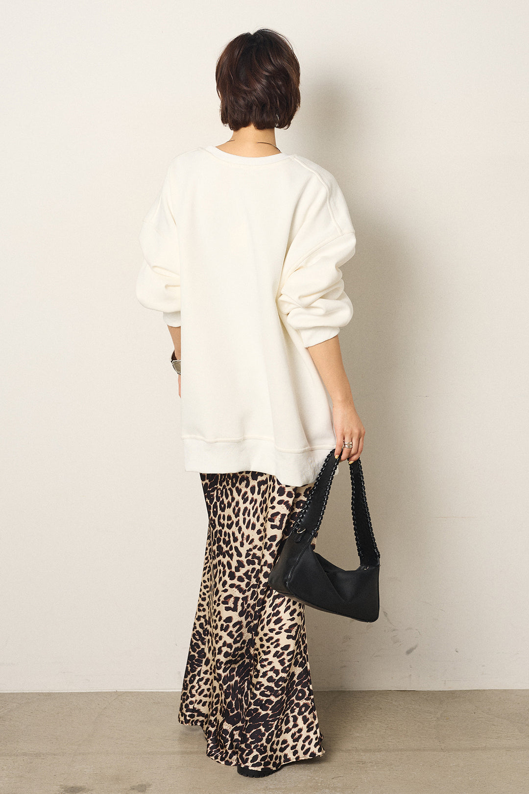 [SET]モノトーンプリントスウェット+レオパード柄サテンスカート(2set)