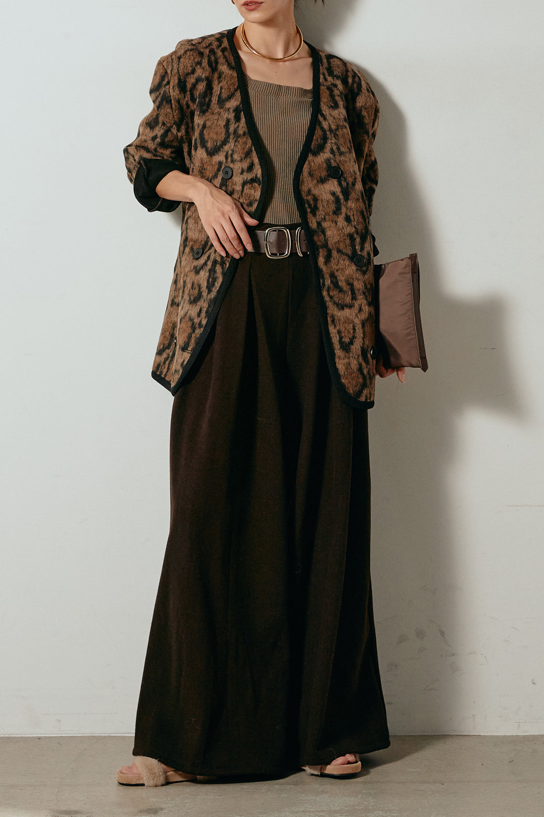 [SET]ノーカラーレオパード柄アウター+フェイクレザー太ベルト付きタックワイドパンツ(2set)