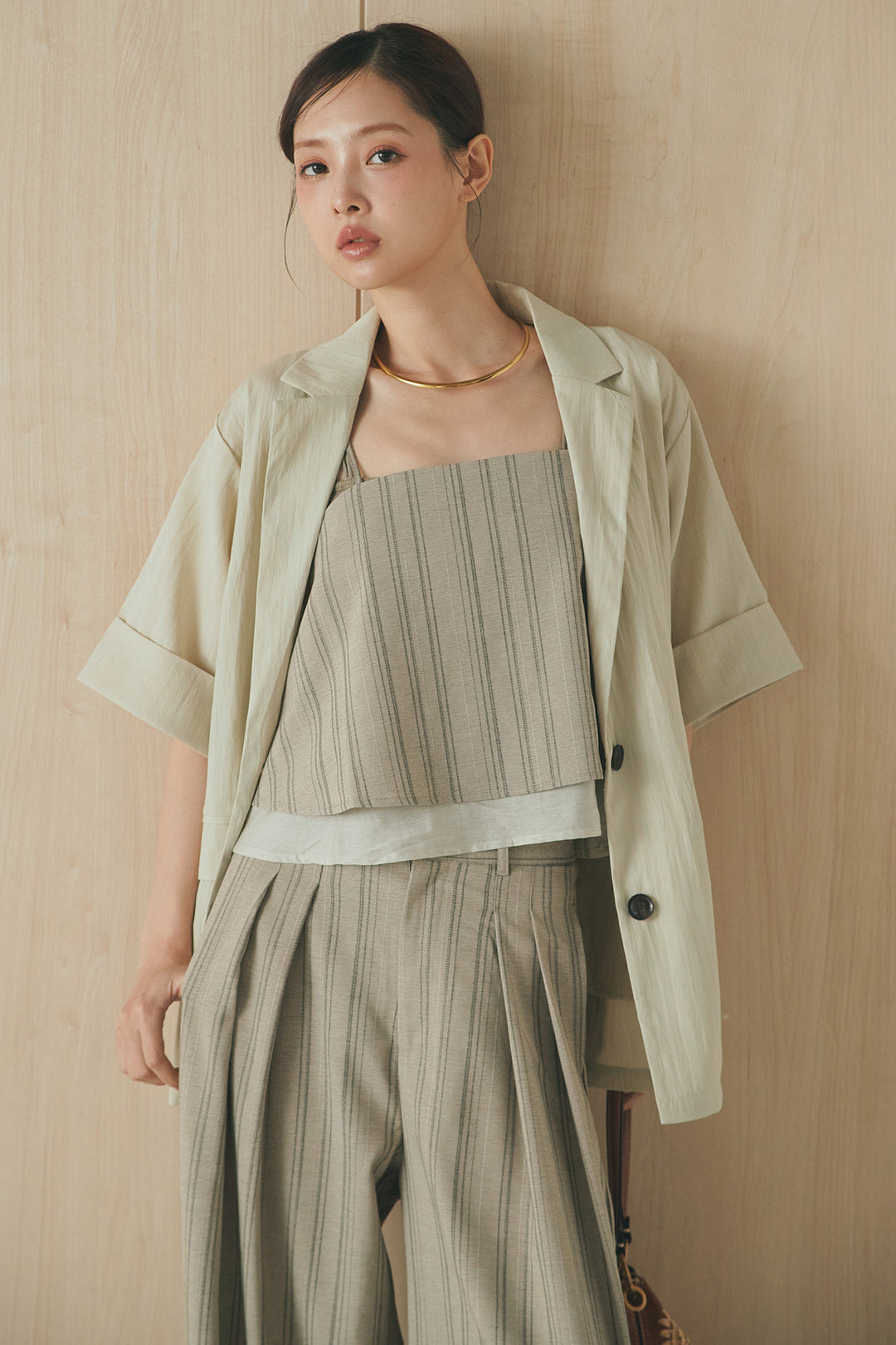 [SET]リネンライクテーラードハーフスリーブジャケット+リネンストライプタックワイドパンツ+リネンストライプレイヤードキャミ(3set)