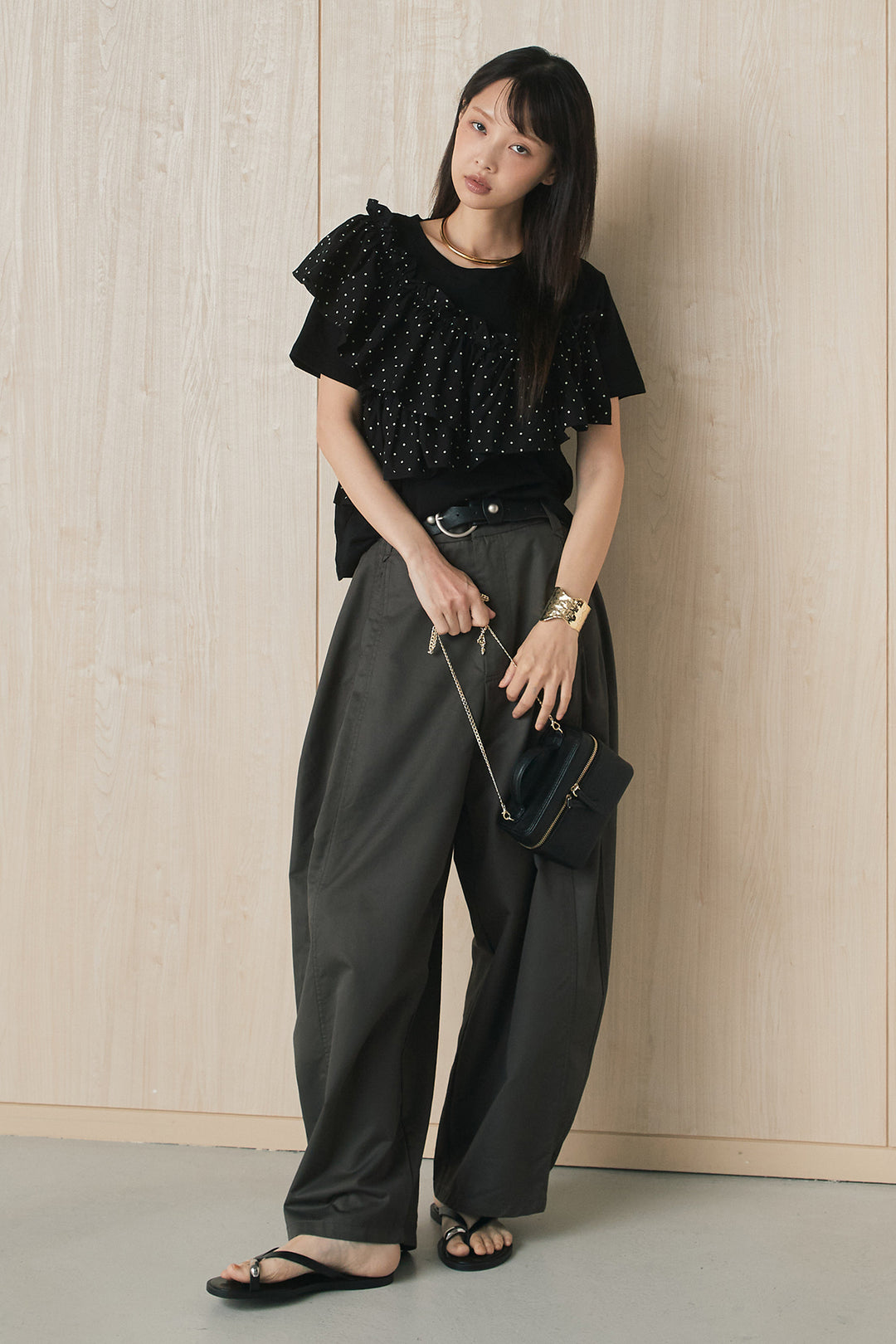 [SET]ドットアシメフリルデザインTシャツ+サークルバックルベルト付きタックワイドパンツ(2set)