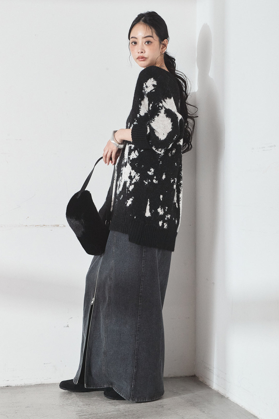[SET]アブストラクト柄ニットプルオーバー+フロントジップデニムスカート(2set)