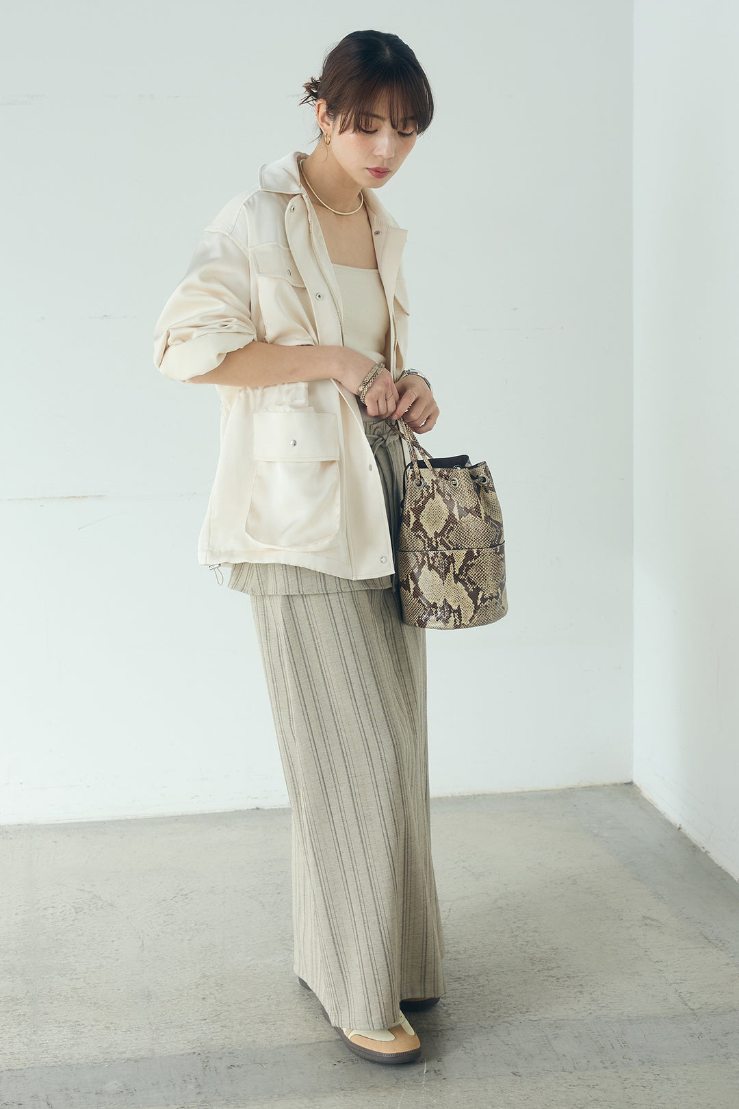 [SET]サテンライトブルゾン+ラップ巻きピンストライプワイドスカート(2set)