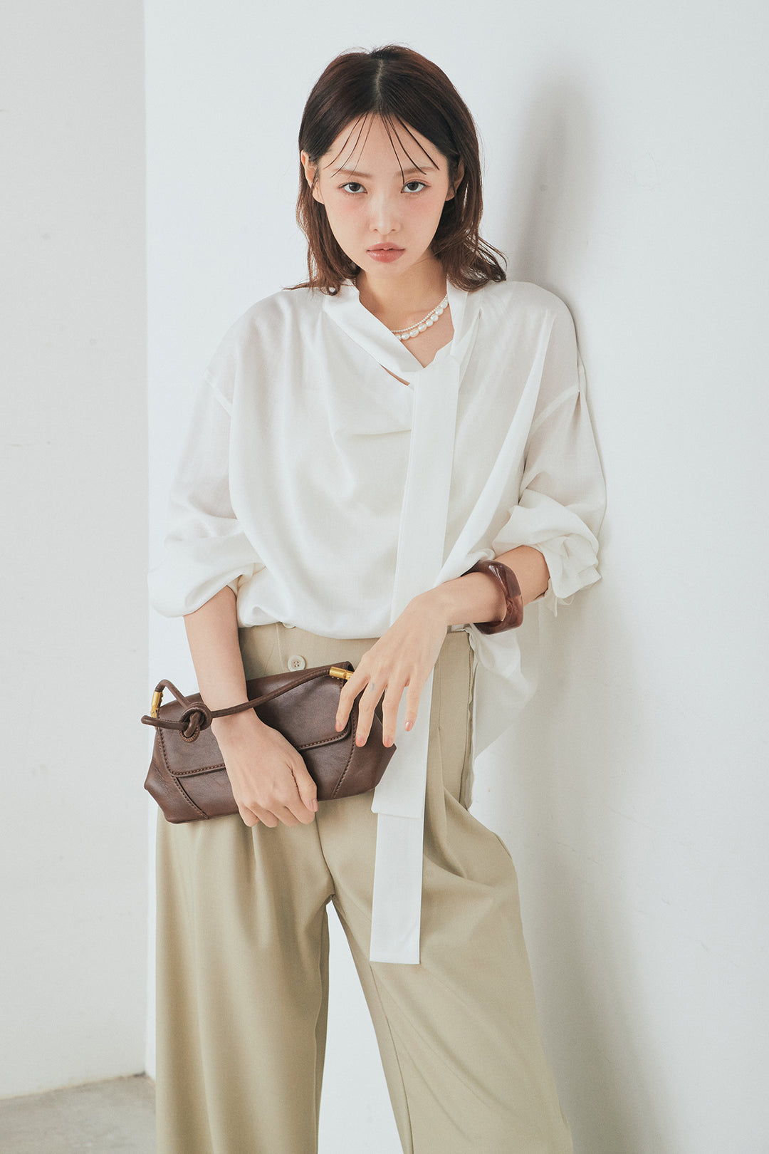 [SET]ニュアンスボータイブラウス+斜めボタンタック入りスラックス(2set)