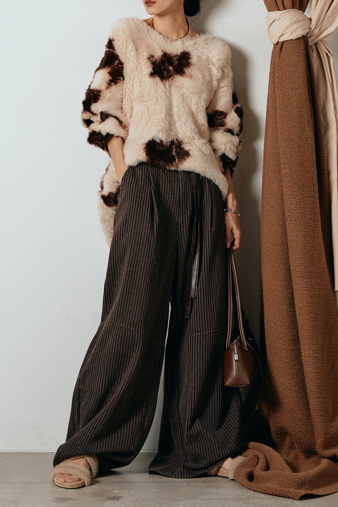 [SET]タイダイ柄シャギーニットトップス+レザーライク配色ストライプパンツ(2set)