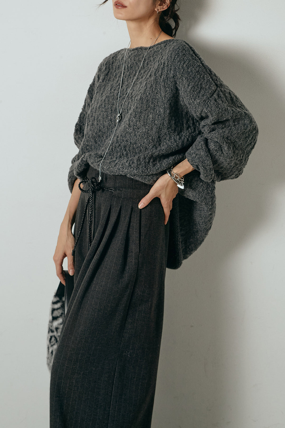 [SET]ボリューム編みニットプルオーバー+編みベルト付きピンストライプワイドパンツ(2set)