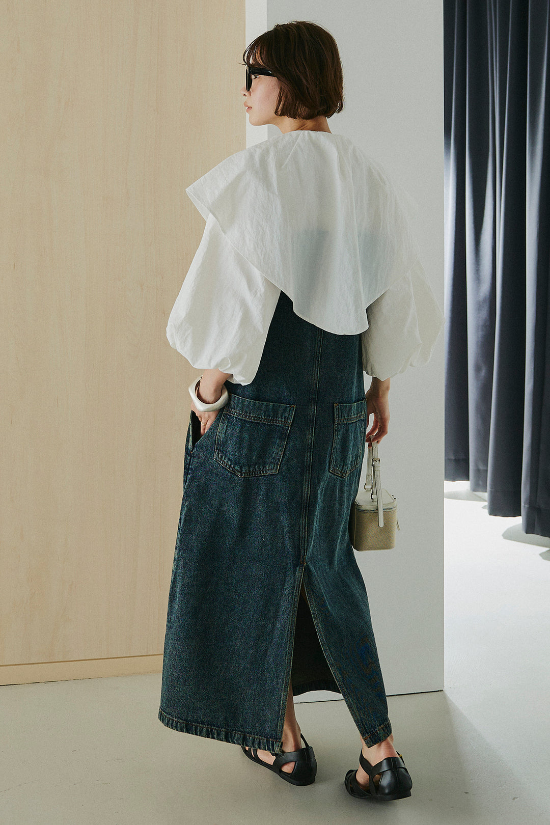 [SET]ケープカラーナイロンブラウス+配色ショルダーデニムサロペットスカート(2set)