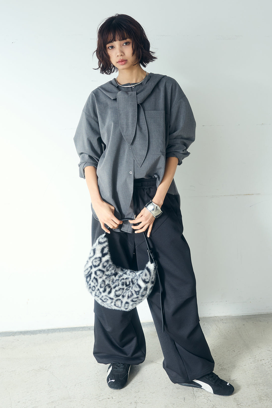 [SET]無地タイ付フーディーBIGシャツ+ランダムタックデザインワイドパンツ(2set)