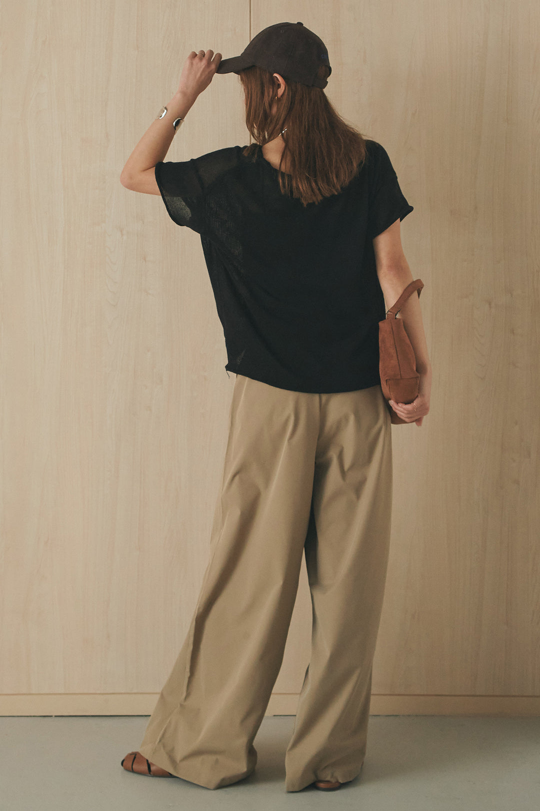 [SET]半袖モノトーングラフィックトップス+ベルトループデザインハイウエストタックパンツ(2set)