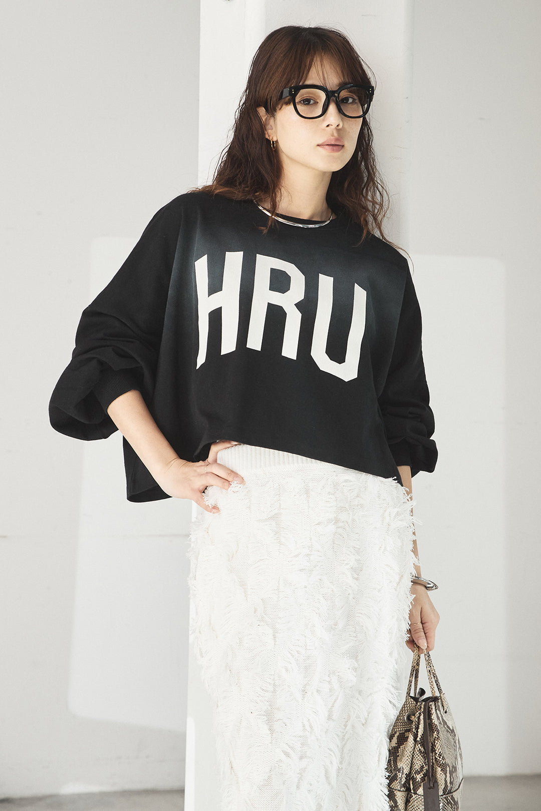 [SET]ビッグロゴHRU袖ボリュームトップス+カットフリンジニットタイトスカート(2set)