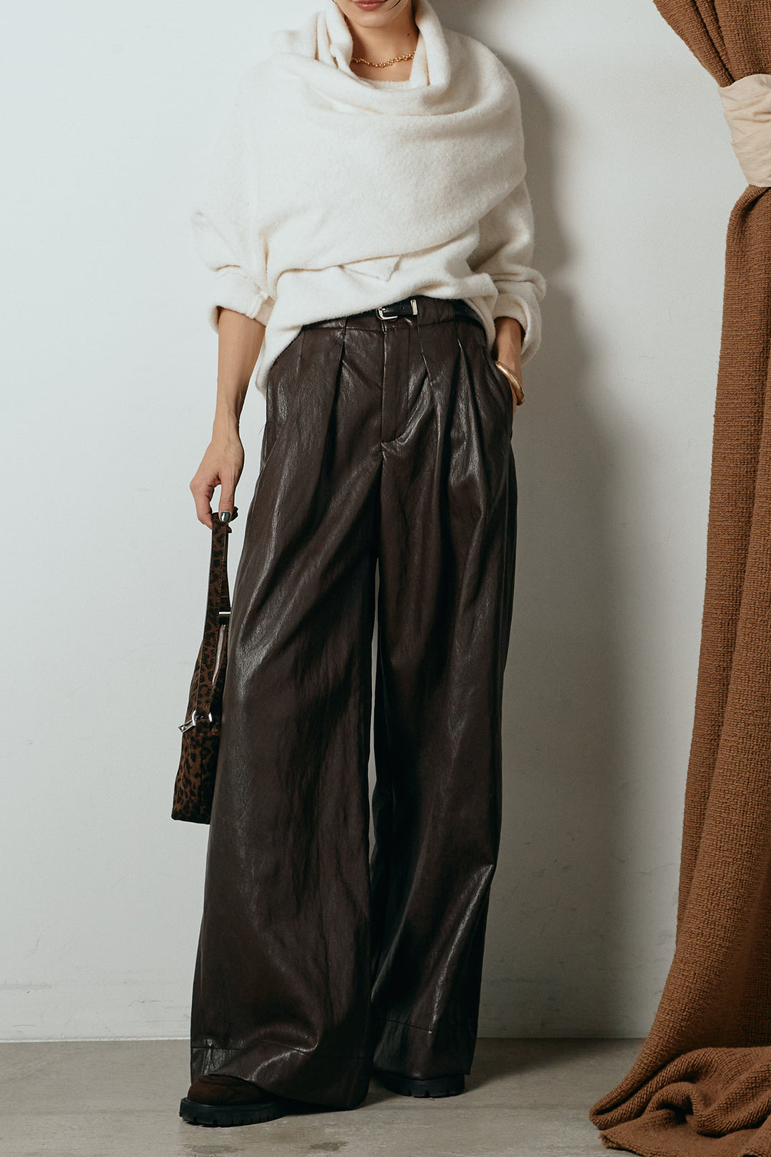 [SET]ネック巻きデザインニットトップス+ベルト付きレザーライクタックパンツ(2set)