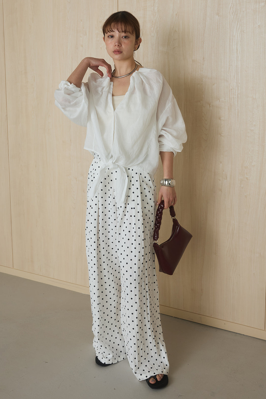 [SET]ギャザーネックブラウス+ベルト付きドット柄ワイドパンツ(2set)