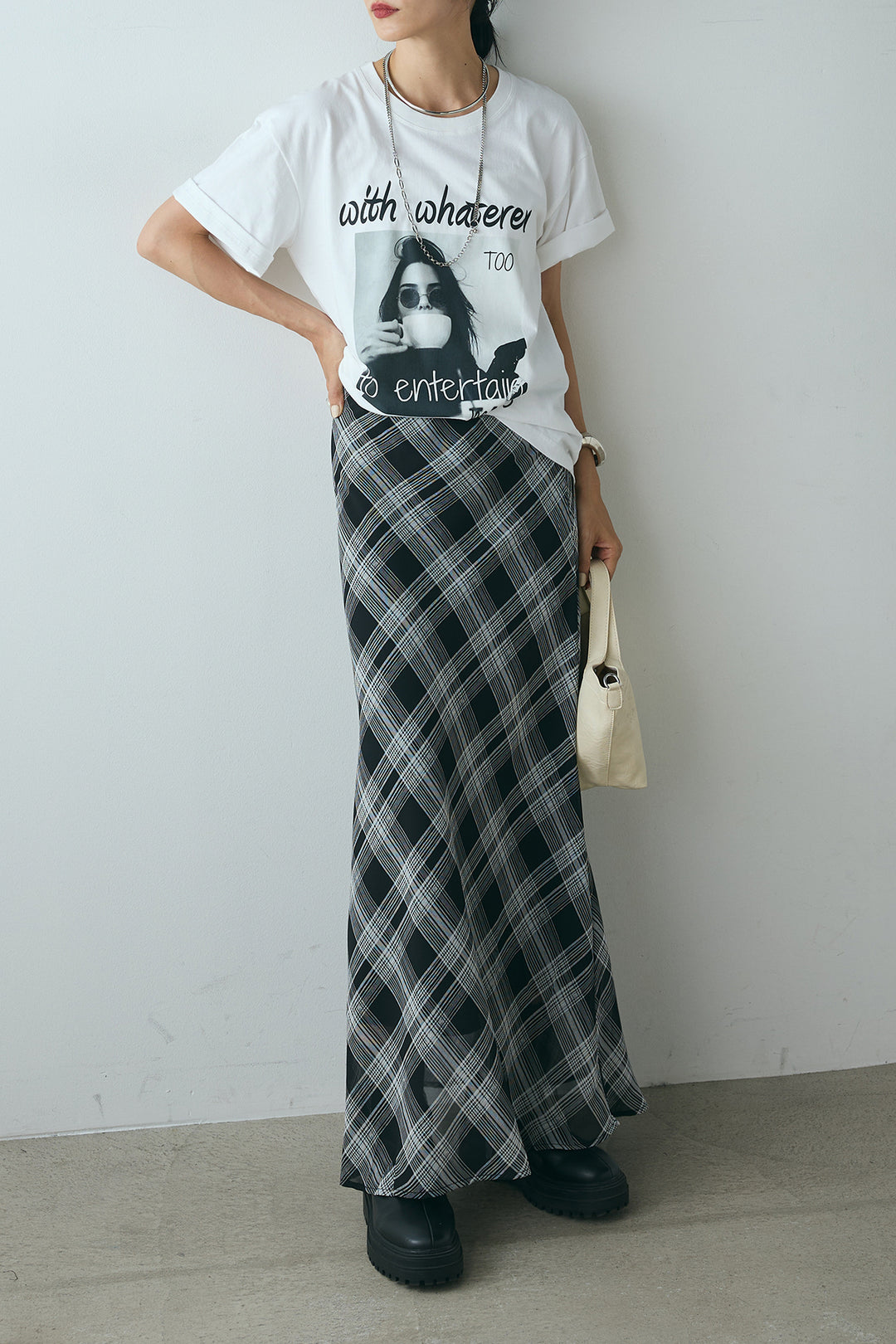 [SET]モノトーンフォトプリントTシャツ+マルチ柄シアースカート(2set)