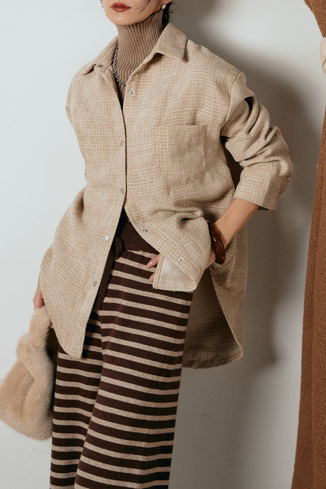 [SET]ルーズクラッシュツイルシャツ+リブニットシームレスタートルプルオーバー+ボーダーリラックスニットパンツ(3set)