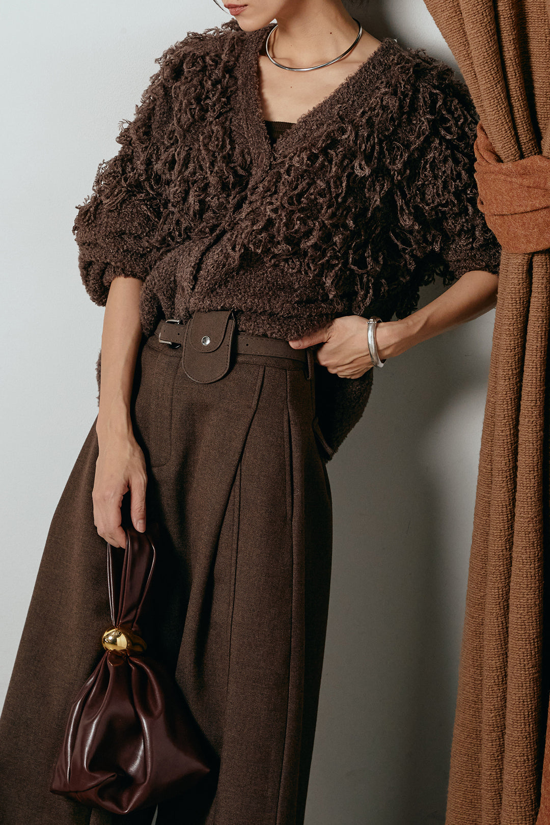 [SET]ループ編みVネックニットカーディガン+ポーチベルト付きカーブパンツ(2set)