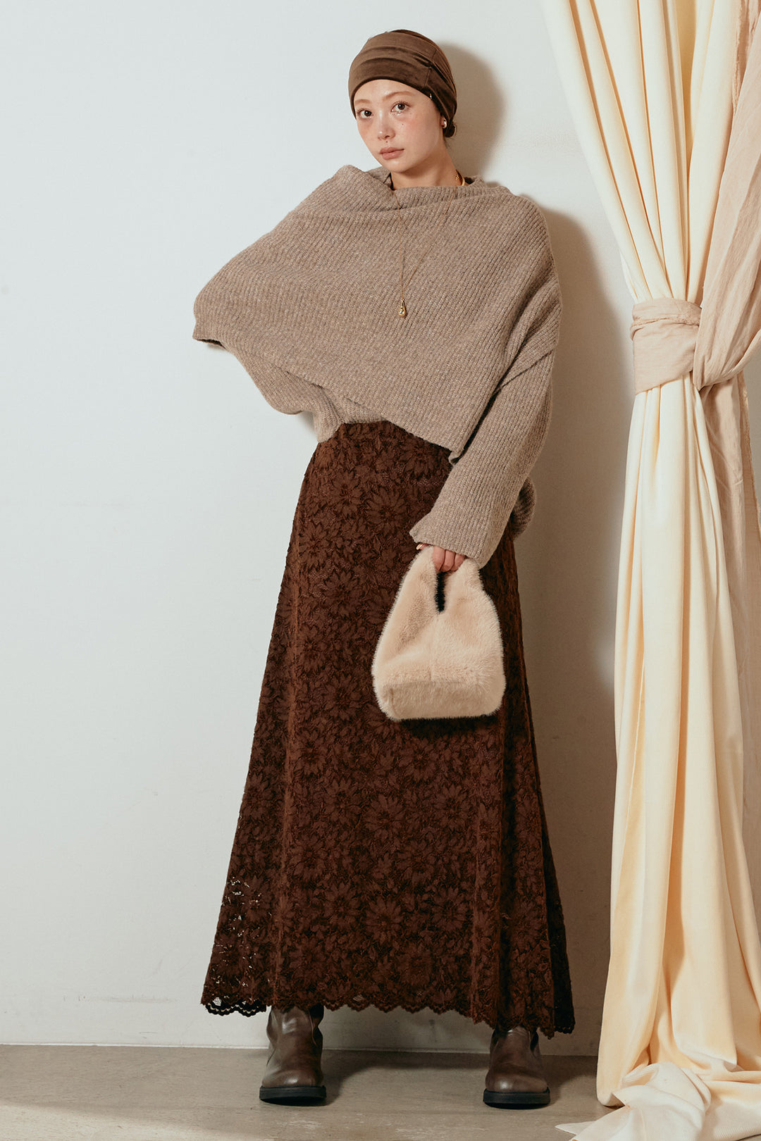 [SET]ケープデザインリブニットトップス+花柄刺繍ベロアフレアスカート(2set)