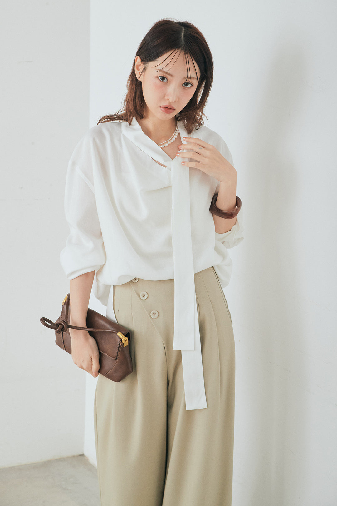 [SET]ニュアンスボータイブラウス+斜めボタンタック入りスラックス(2set)