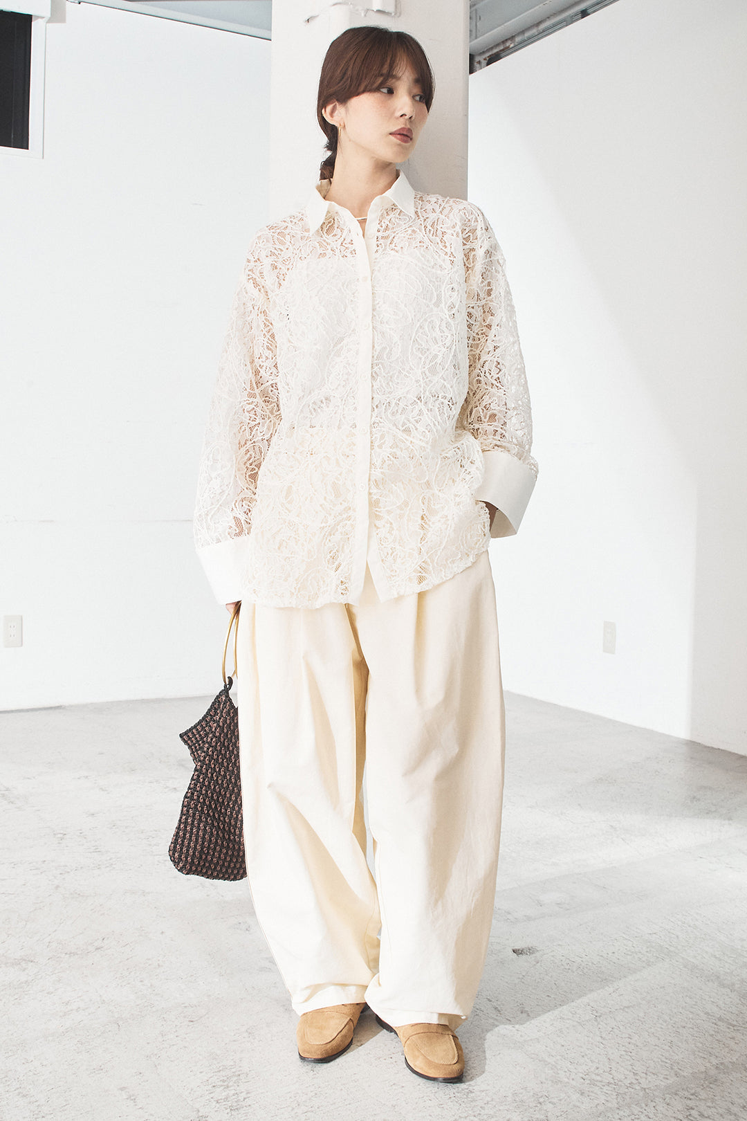 [SET]刺繍レースオーバーサイズシャツ+合繊ツイルパイピングタックカーブパンツ(2set)
