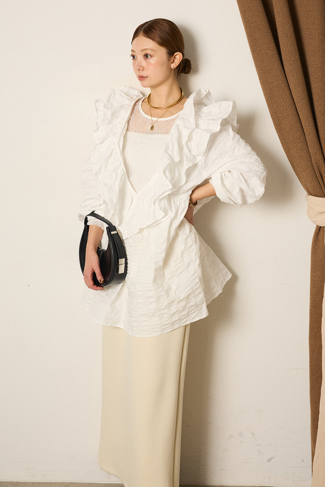 [SET]Vネックフリルカラーブラウス+ストレッチレースクルーネックインナー(2set)