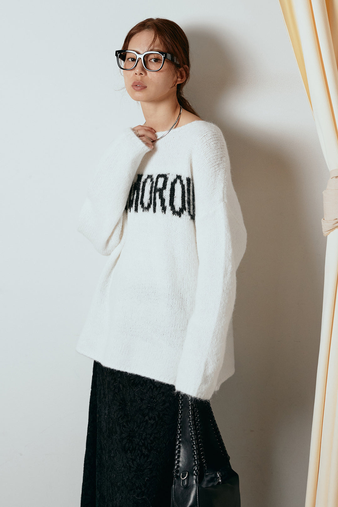 [SET]フロントロゴデザインニットトップス+花柄刺繍ベロアフレアスカート(2set)