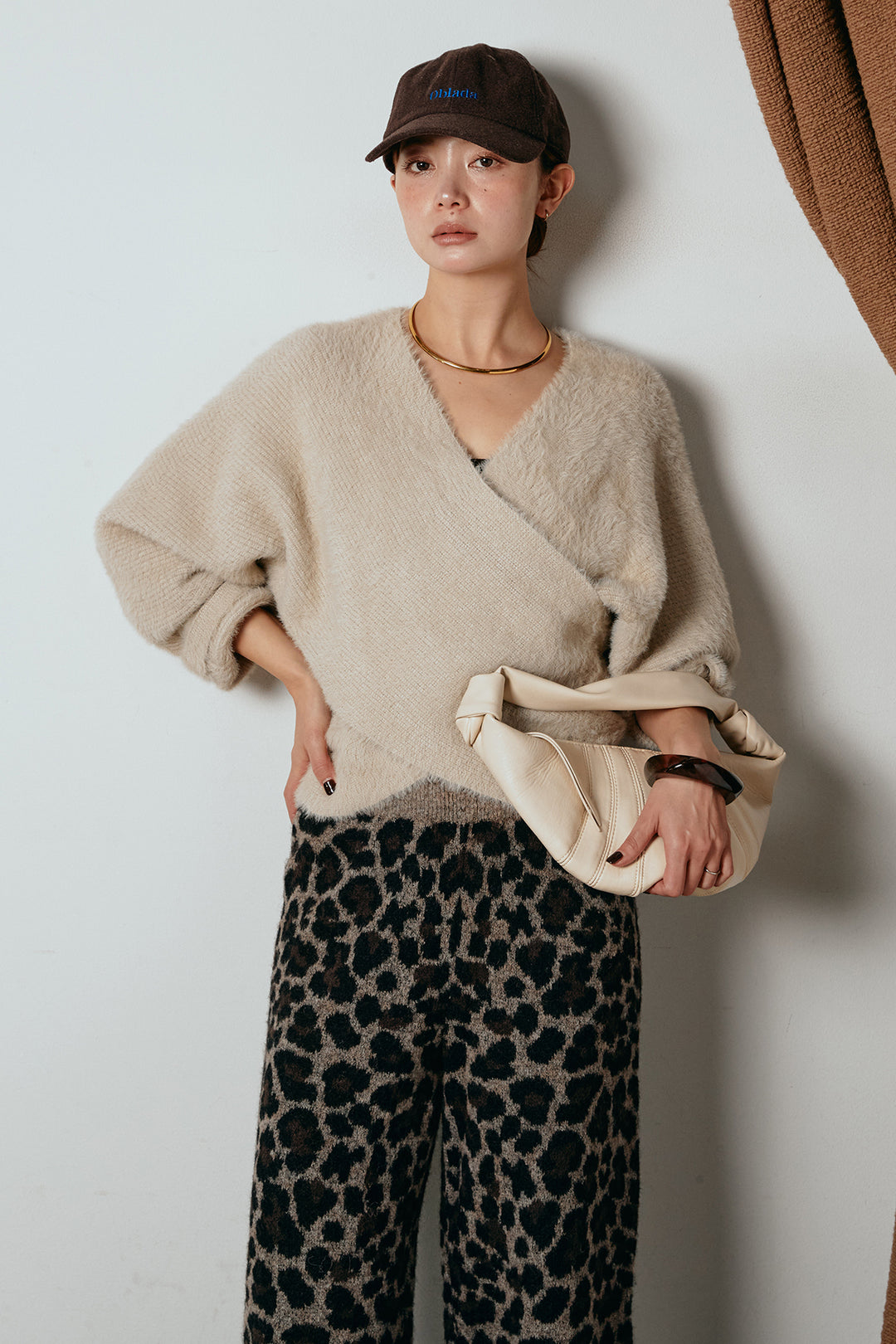 [SET]シャギーカシュクールニットトップス+リラックスレオパード柄ニットパンツ(2set)