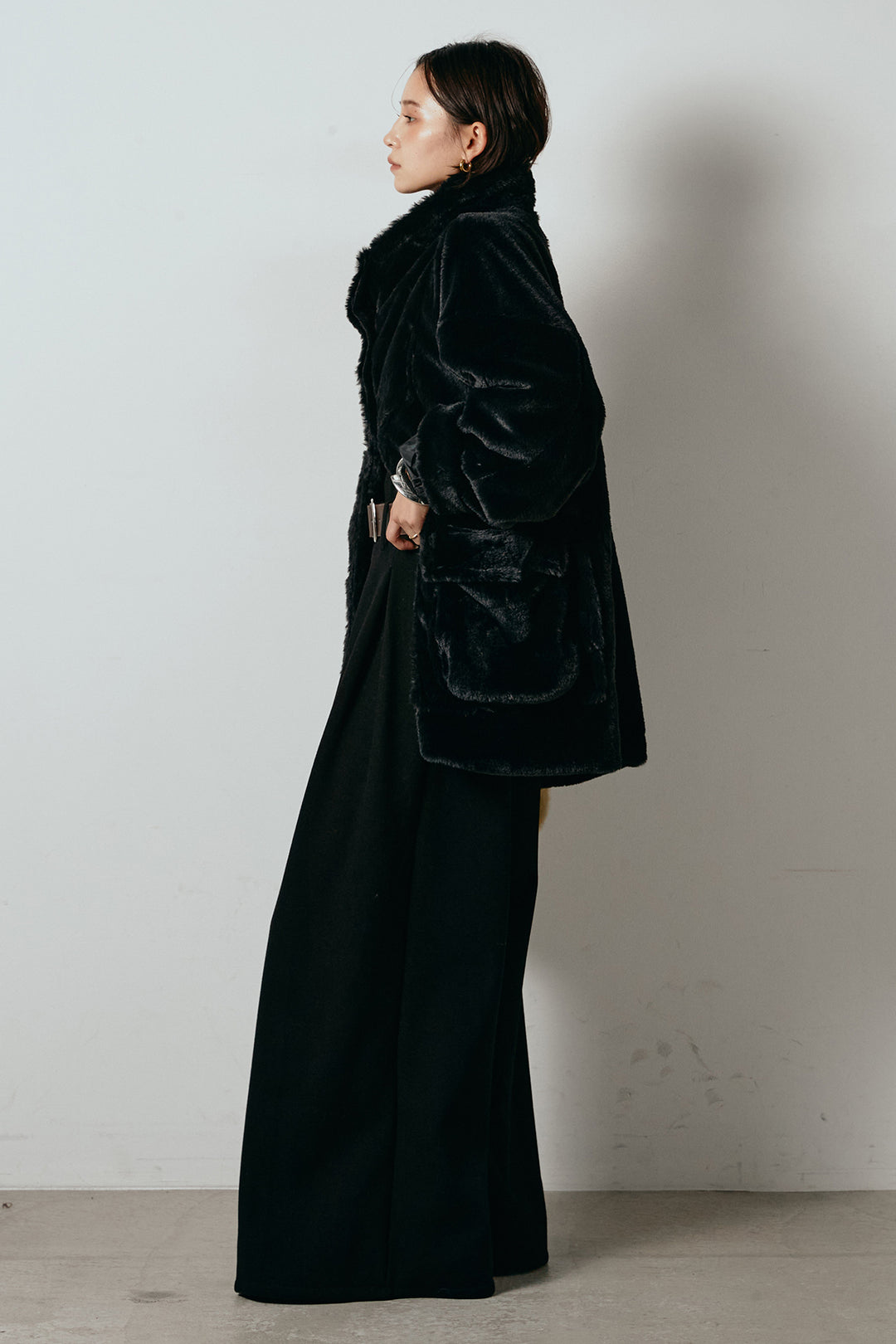 [SET]スタンドネックファーコート+フェイクレザー太ベルト付きタックワイドパンツ(2set)