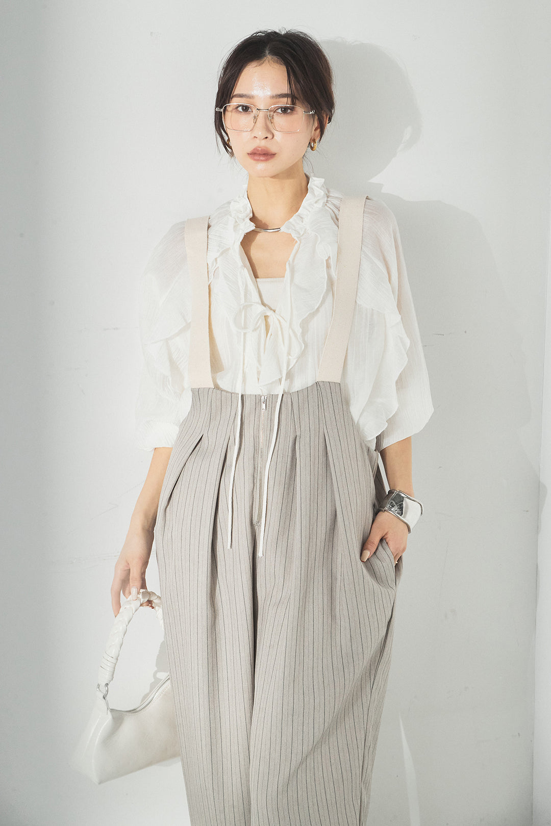 [SET]フロントリボンフリルブラウス+ピンストライプツータックサロペット(2set)